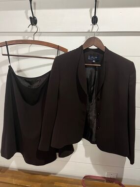 Jones Wear Black Women's Blazer and Skirt Set